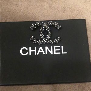 CHANEL Jewelry - Chanel brooch CHANEL Jewelry - Chanel brooch